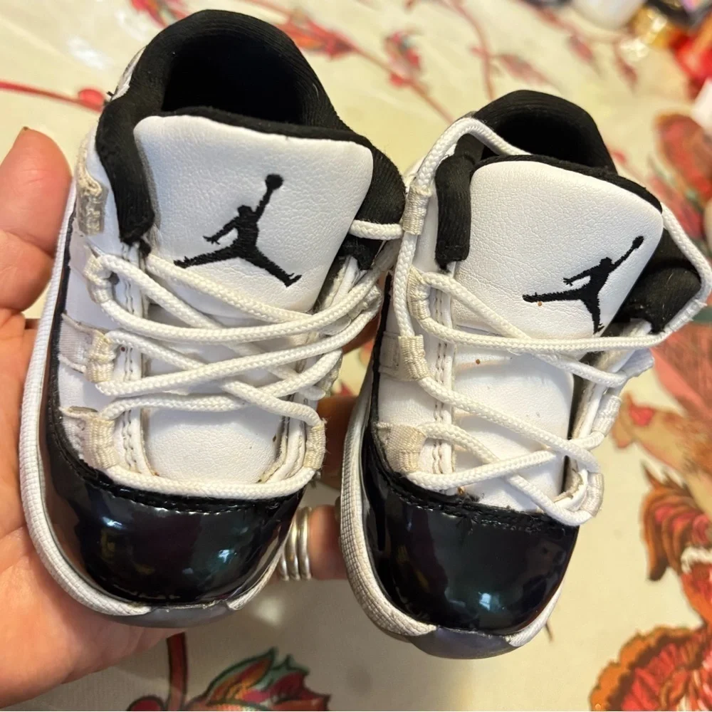 Jordan’s toddler’s AiR Jordan sneakers